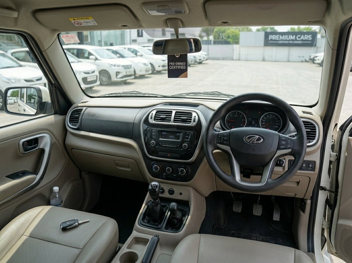 
								Mahindra Bolero White 2019 full									