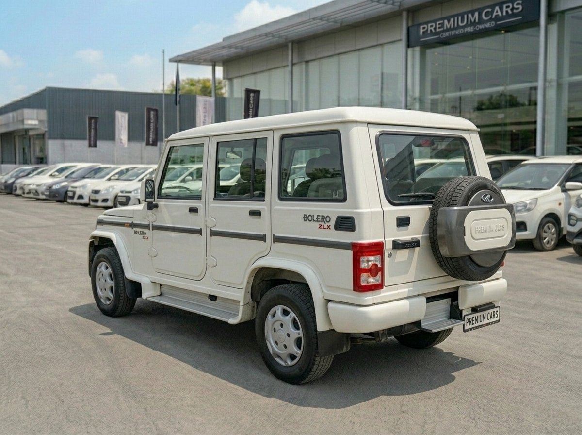 
								Mahindra Bolero White 2019 full									