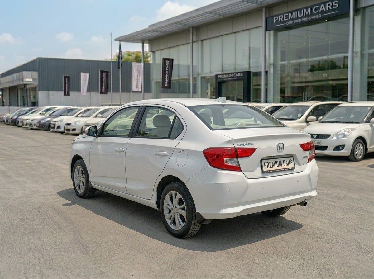 
								Honda Amaze White 2023 full									