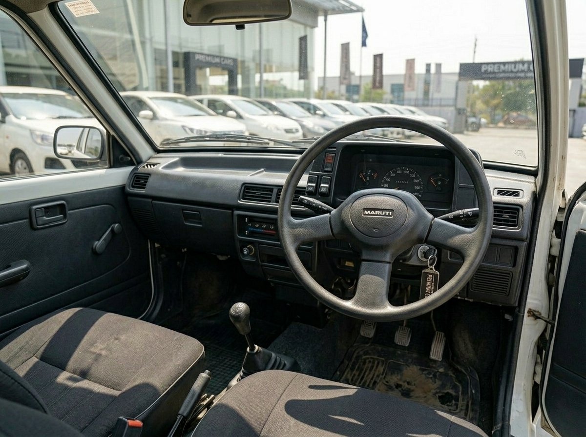 
								Maruti 800 White 1999 full									