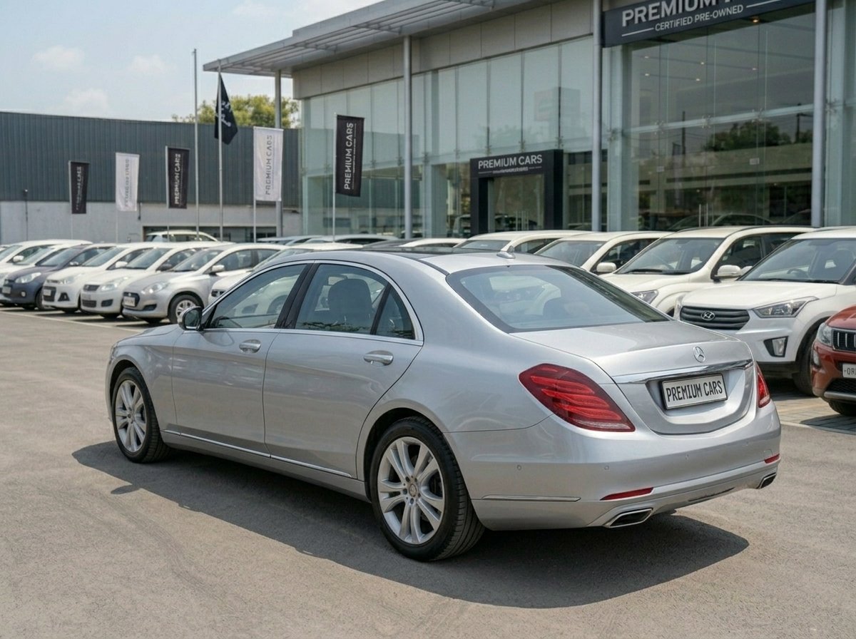 
								Mercedes S-Class Silver 2015 full									