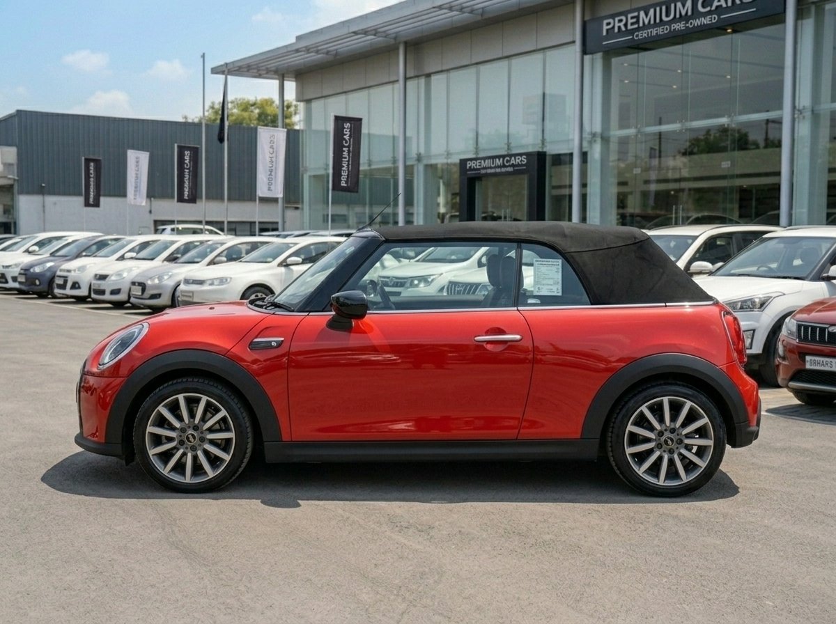 
								Mini Cooper Convertible Red 2022 full									