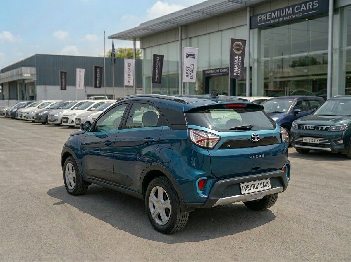 
								Tata Nexon Blue 2022 full									