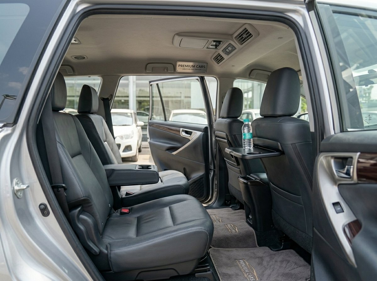 
								Toyota Innova Silver 2016 full									